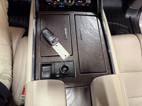 Used 2024 Lincoln Navigator L Reserve AWD/4WD image 31