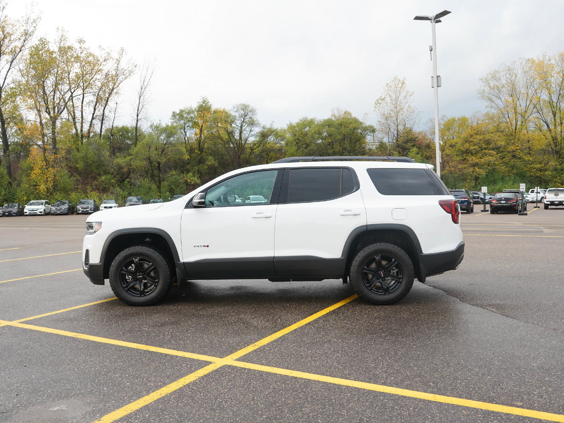 Used 2020 GMC Acadia AT4 w/ Driver Alert Package II AWD/4WD image 4