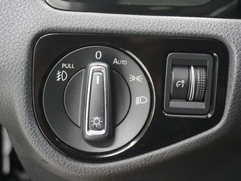 Used 2018 Volkswagen GTI Autobahn FWD image 27