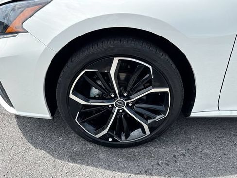Used 2024 Nissan Altima 2.5 SR FWD image 10