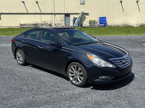Used 2013 Hyundai Sonata SE w/ Navigation & Sunroof Pkg FWD image 2