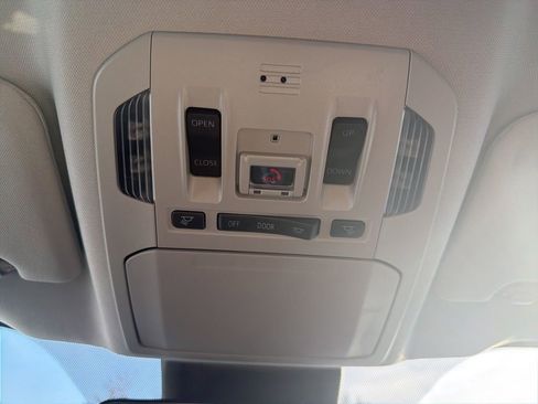 Used 2022 Toyota Highlander XLE image 20