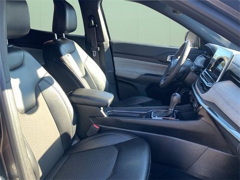 Used 2024 Jeep Compass Latitude image 40