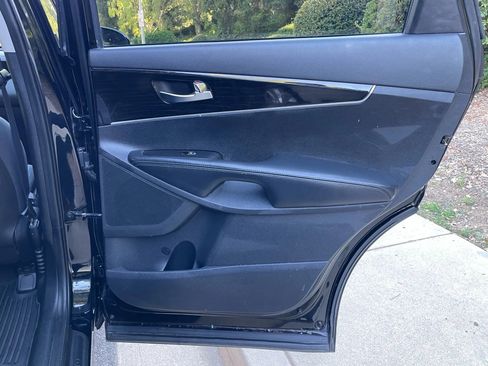 Used 2019 Kia Sorento LX w/ LX Convenience Package image 27