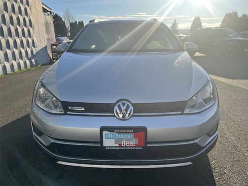 Used 2017 Volkswagen Golf Alltrack SE image 3