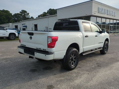 Used 2019 Nissan Titan SL w/ Midnight Edition image 4