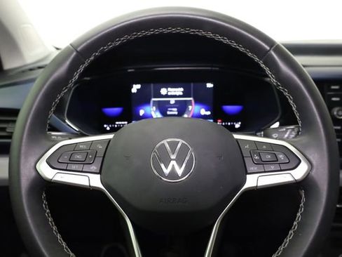 Used 2022 Volkswagen Taos SE image 16