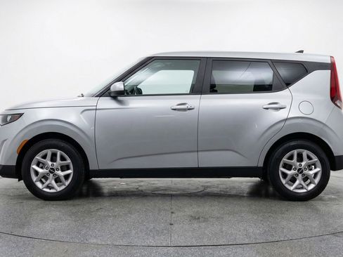 Used 2025 Kia Soul LX w/ LX Technology Package FWD image 5