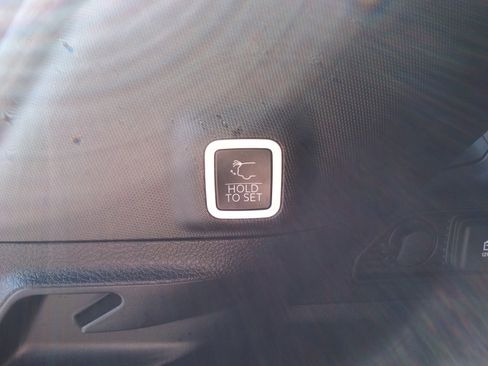 Used 2024 Jeep Grand Cherokee Limited image 9