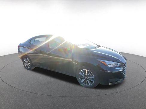 Used 2025 Nissan Versa SV image 8