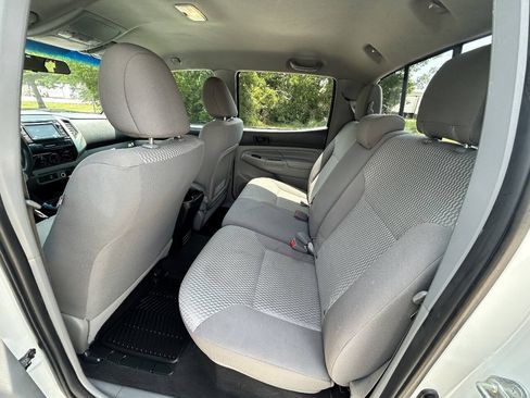 Used 2015 Toyota Tacoma PreRunner w/ SR5 Package RWD image 11