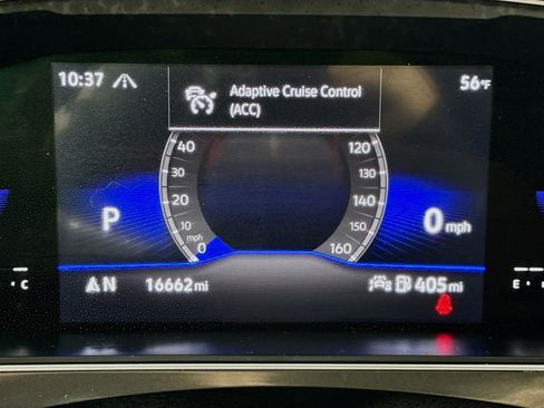 Used 2022 Volkswagen Tiguan SE w/ Panoramic Sunroof Package image 17