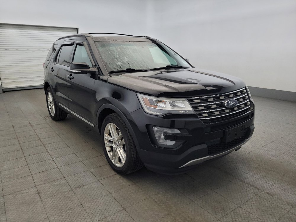 Used 2017 Ford Explorer XLT w/ Equipment Group 202A AWD/4WD image 13
