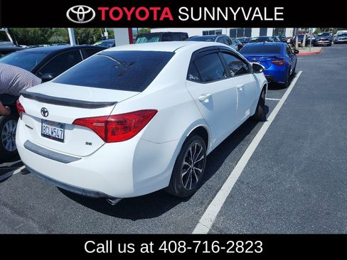 Used 2018 Toyota Corolla SE FWD image 2