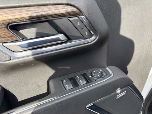 Used 2025 Chevrolet Silverado 1500 LT Trail Boss w/ Convenience Package II image 18