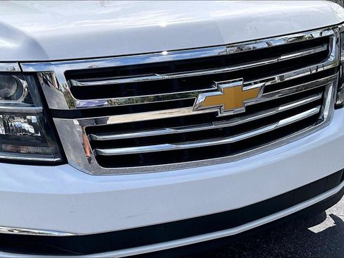 Used 2018 Chevrolet Suburban LT RWD image 34
