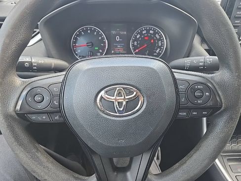 Used 2020 Toyota RAV4 LE FWD image 7