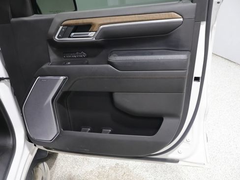 Used 2022 Chevrolet Silverado 1500 High Country w/ High Country Premium Package AWD/4WD image 24