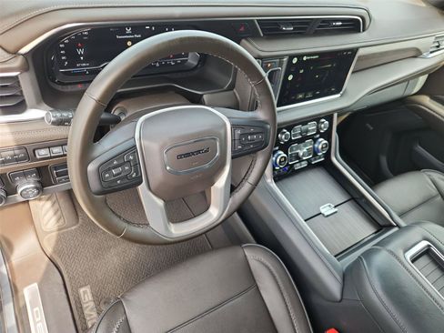 Used 2022 GMC Yukon XL Denali w/ Denali Premium Package RWD image 10