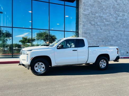 Used 2023 Nissan Frontier S w/ Technology Package AWD/4WD image 2