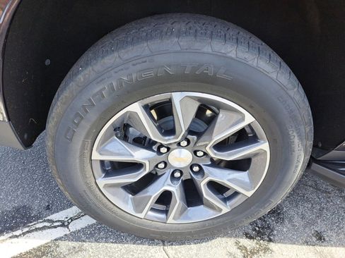 Certified 2023 Chevrolet Suburban LT w/ LT Signature Plus Package image 17