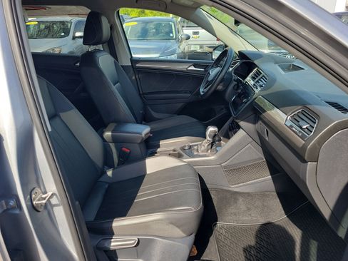 Used 2022 Volkswagen Tiguan SE image 7