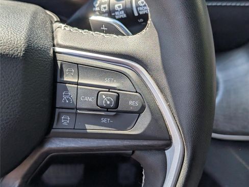 Used 2023 Jeep Grand Cherokee L Limited AWD/4WD image 27