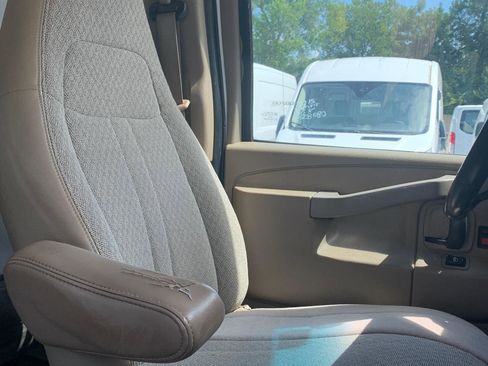Used 2017 GMC Savana 2500 Extended RWD image 19