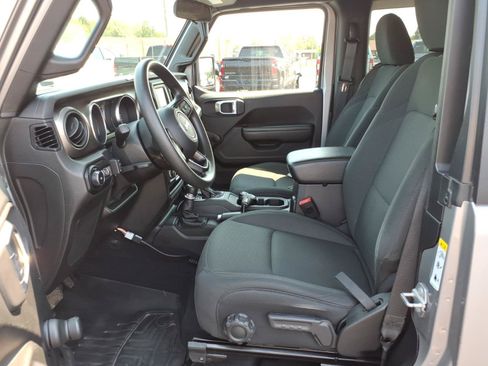 Used 2019 Jeep Wrangler Sport AWD/4WD image 13
