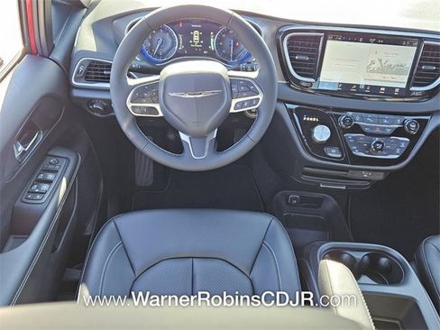 New 2026 Chrysler Voyager LX image 7