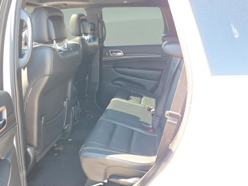 Used 2017 Jeep Grand Cherokee Limited image 11