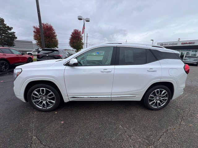 Used 2024 GMC Terrain Denali w/ Denali Premium Package AWD/4WD image 9