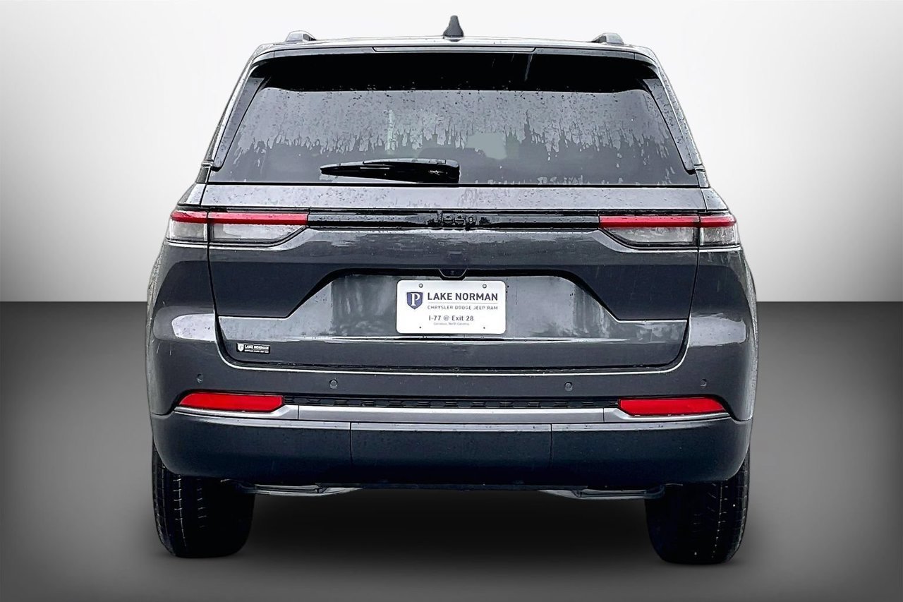 New 2026 Jeep Grand Cherokee Altitude RWD image 7