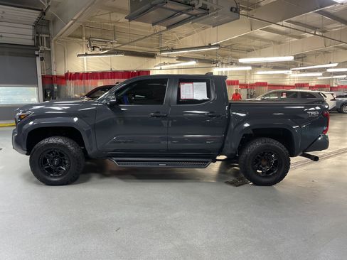 Used 2024 Toyota Tacoma TRD Sport w/ TRD Sport Upgrade Package image 7