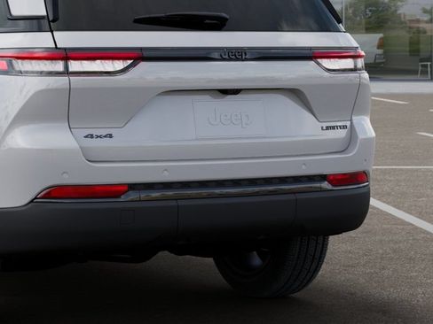 New 2025 Jeep Grand Cherokee Limited w/ Black Appearance Package AWD/4WD image 14