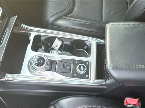 Used 2020 Ford Explorer Platinum w/ Premium Technology Package image 20
