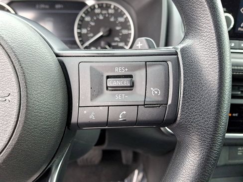 Used 2024 Nissan Rogue S FWD image 18