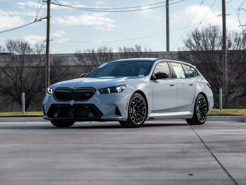 New 2026 BMW M5 Touring image 3