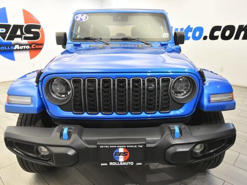 Used 2024 Jeep Wrangler Unlimited w/ Convenience Group AWD/4WD image 8