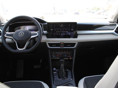 New 2025 Volkswagen Taos SE image 2