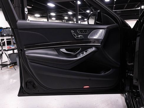 Used 2019 Mercedes-Benz S 560 4MATIC Sedan image 5
