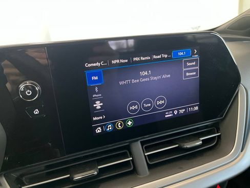 Used 2024 Chevrolet Trax RS FWD image 11