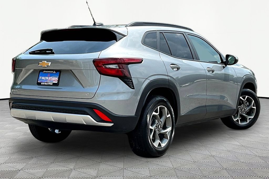 Used 2025 Chevrolet Trax LT w/ LT Convenience Package FWD image 7