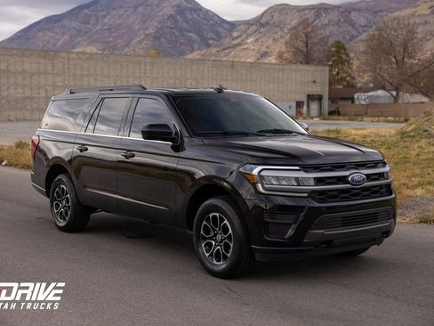 Used 2023 Ford Expedition Max XLT image 2