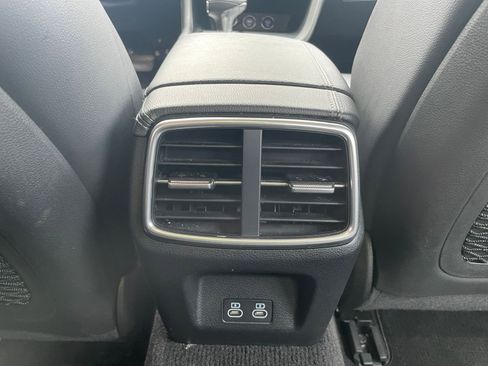 Used 2025 Genesis G70 2.5T image 24