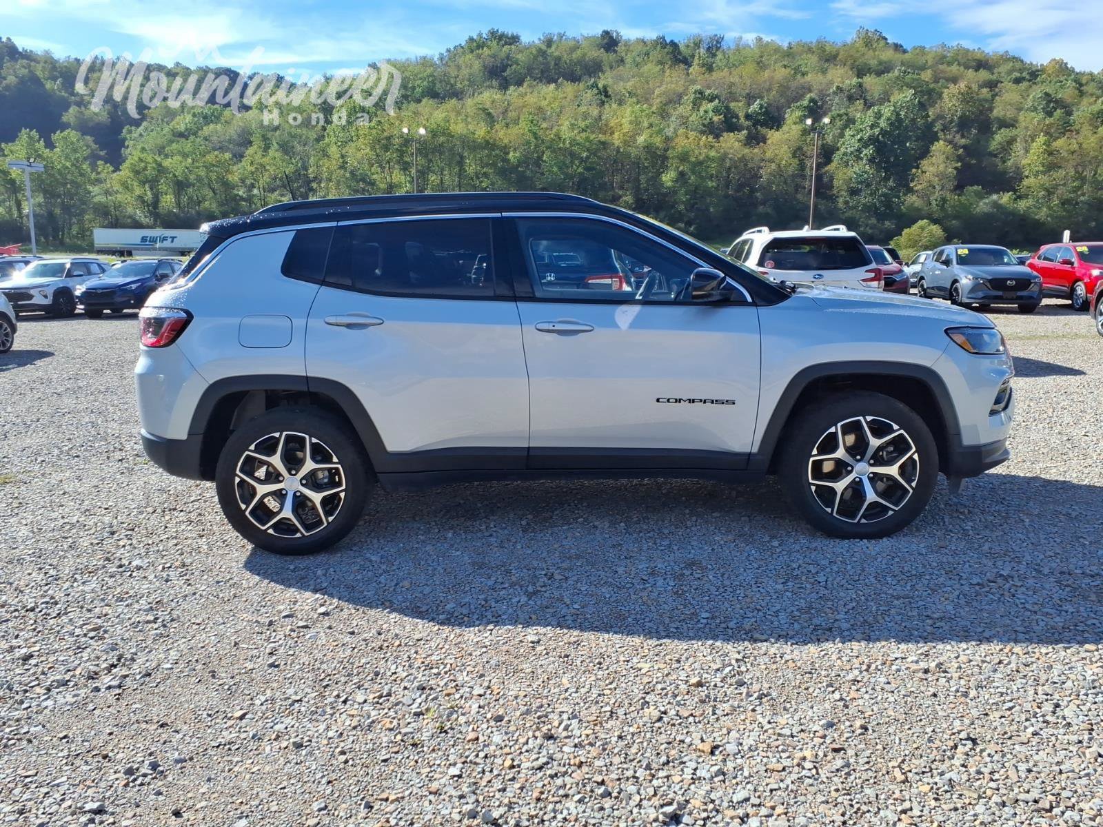 Used 2024 Jeep Compass Limited AWD/4WD image 4
