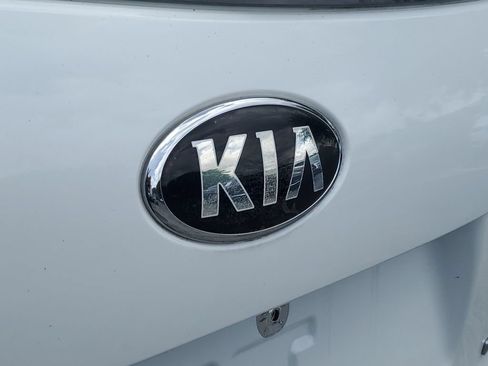 Used 2017 Kia Sorento FWD image 11