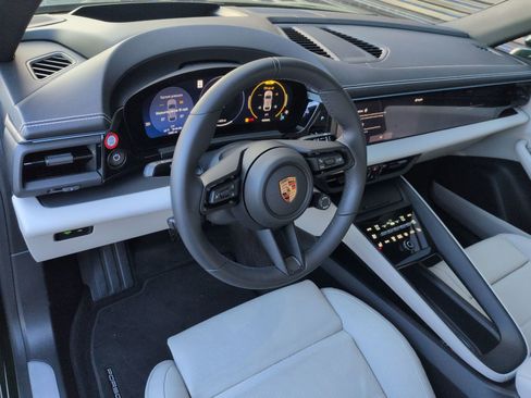 Certified 2025 Porsche Macan Electric image 4