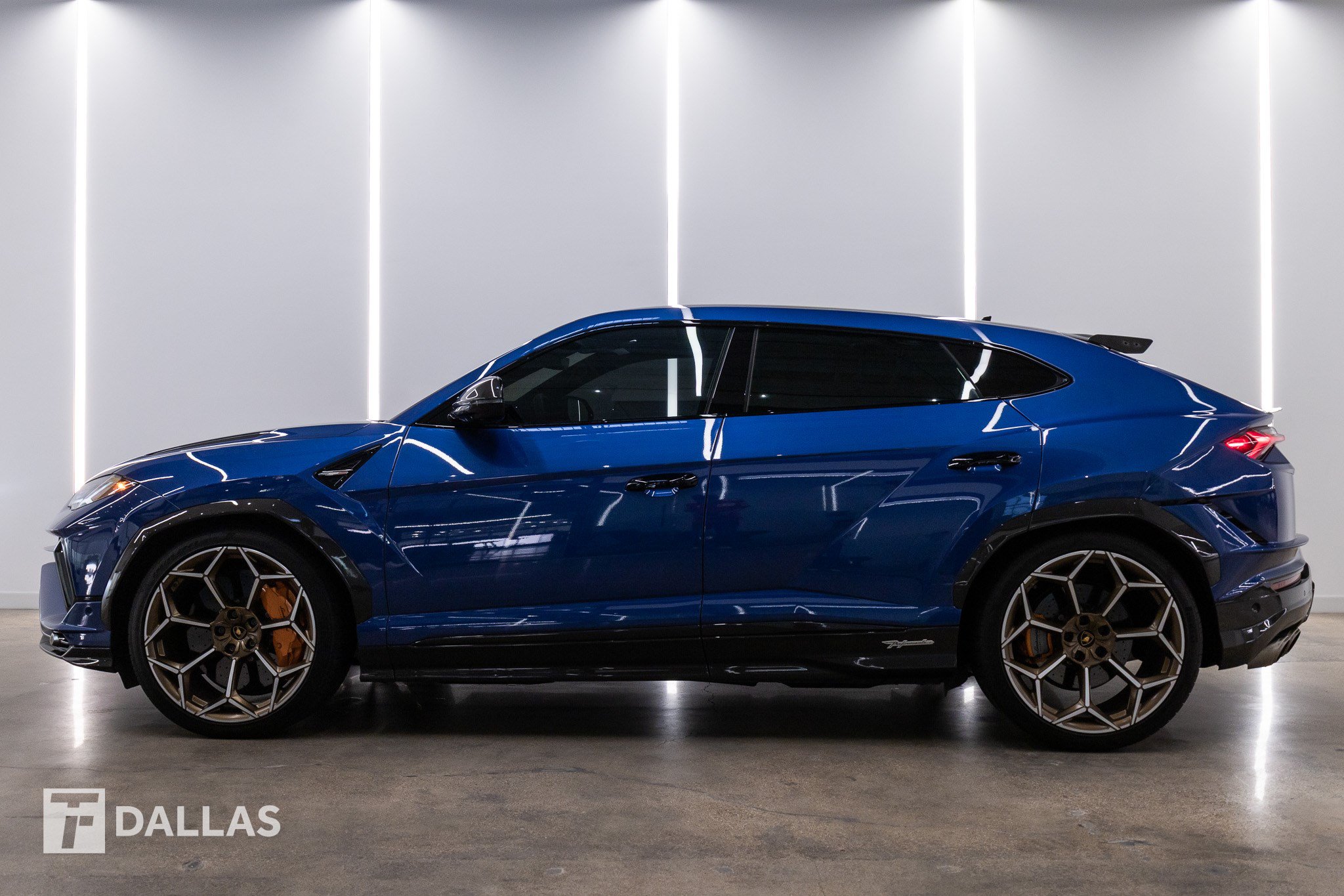 Used 2023 Lamborghini Urus Performante AWD/4WD image 1