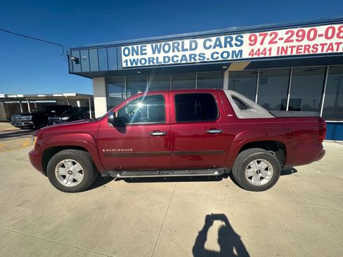 Used 2008 Chevrolet Avalanche LT image 2